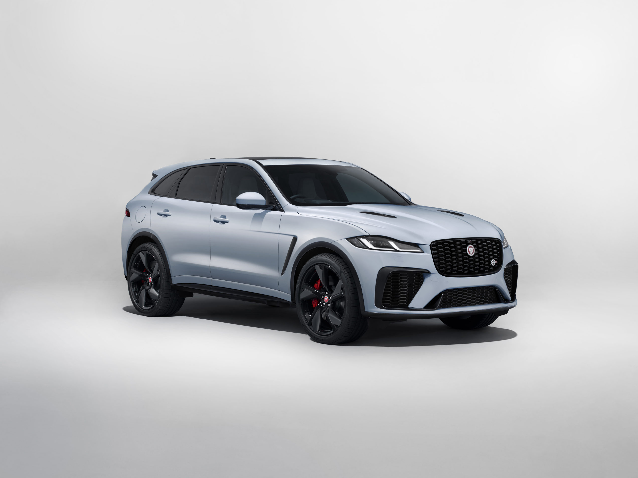 Jag F PACE SVR 22MY Exterior Front 3 4 004 110821