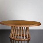 Кофейный столик Radii,  дизайнер Christian Lyon. Каркас изготовлен из обработанного обжигом, массива павловнии (адамово дерево), столешница из закаленного стекла.