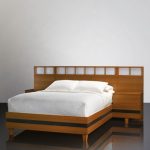 Кровать Box,  дизайнер Steven G. Каркас из особого среза эбенового дерева с о. Целебес.