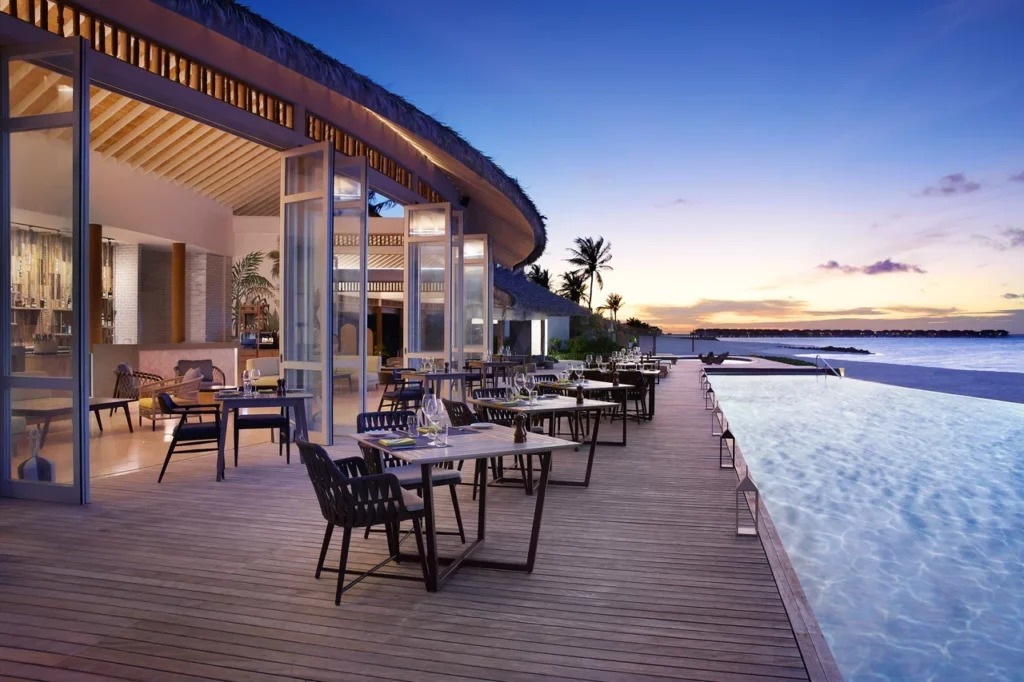 Le Meridien Maldives Resort & Spa Velaa Bar + Grill Dusk (2)